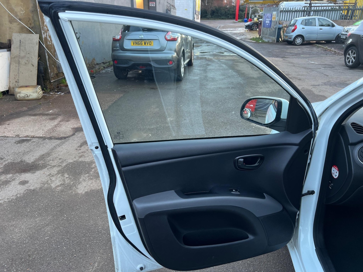 Used Hyundai i10 2011 for sale - 76727139: Photo 17