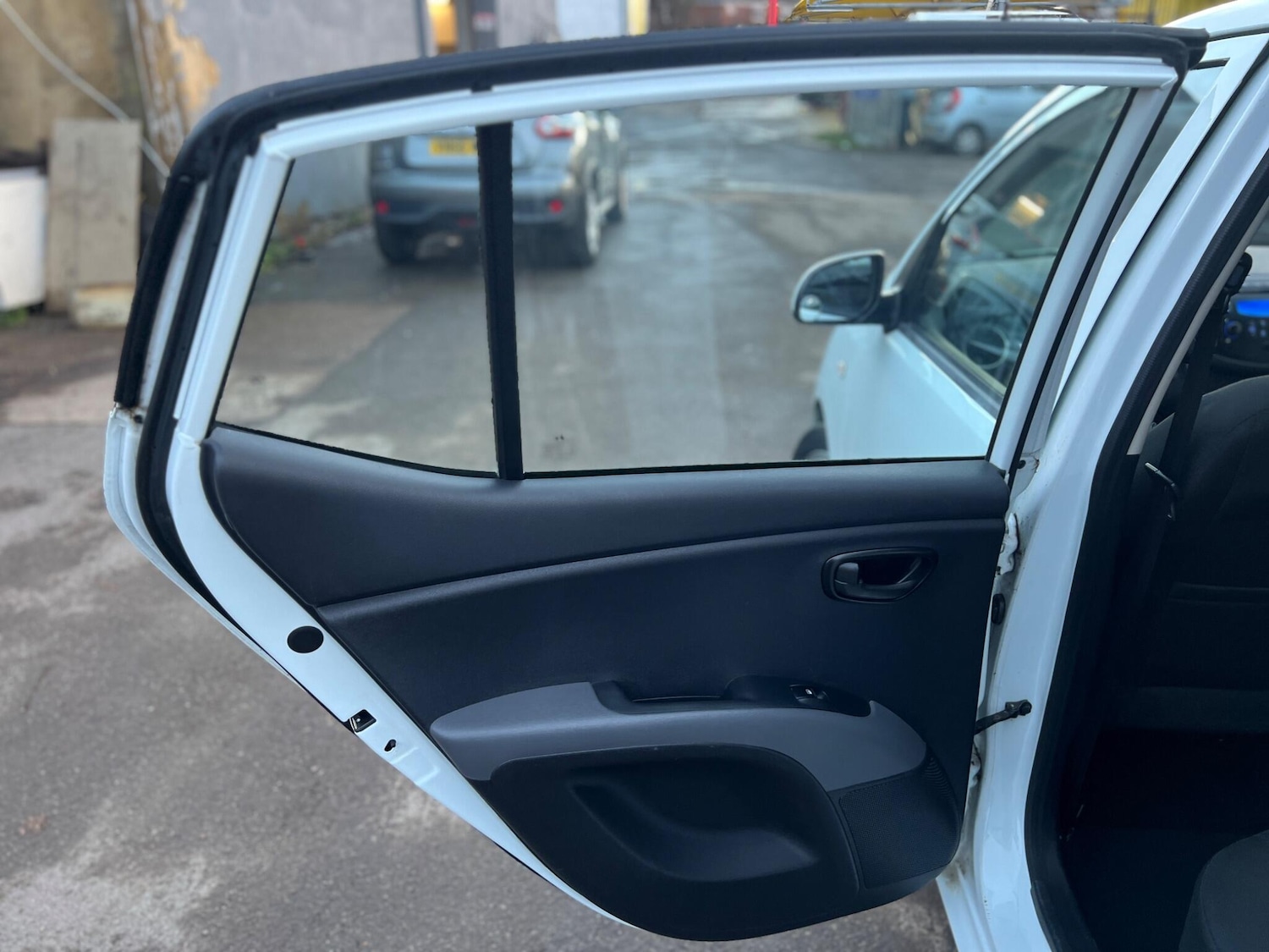 Used Hyundai i10 2011 for sale - 76727139: Photo 18