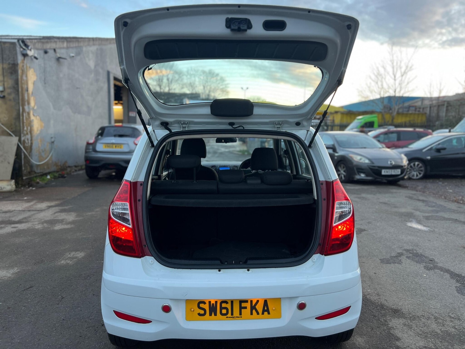 Used Hyundai i10 2011 for sale - 76727139: Photo 19