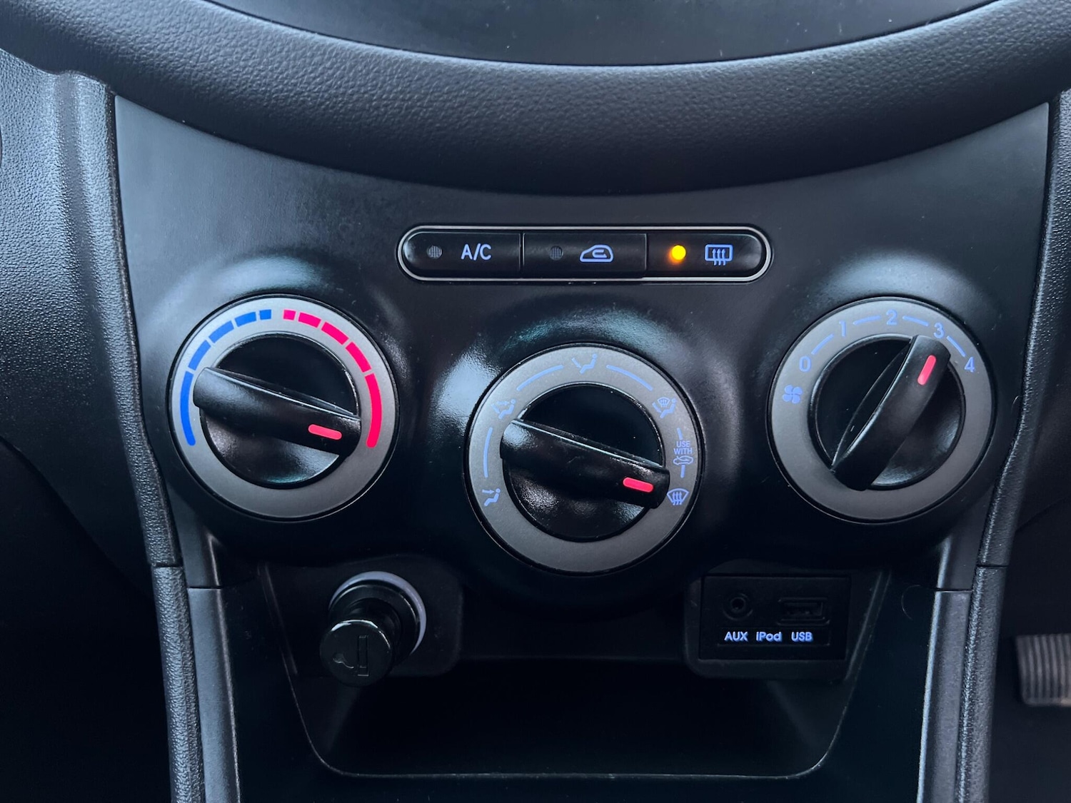 Used Hyundai i10 2011 for sale - 76727139: Photo 29