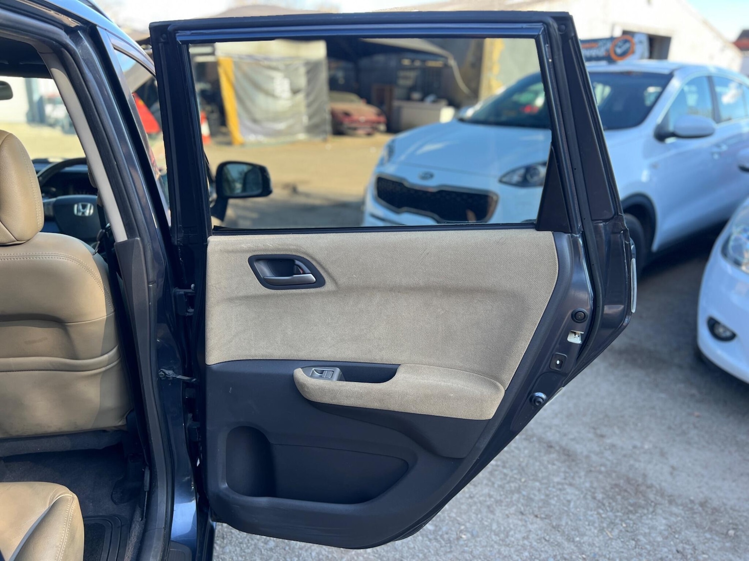 Used Honda FR-V 2009 for sale - 78127562: Photo 9