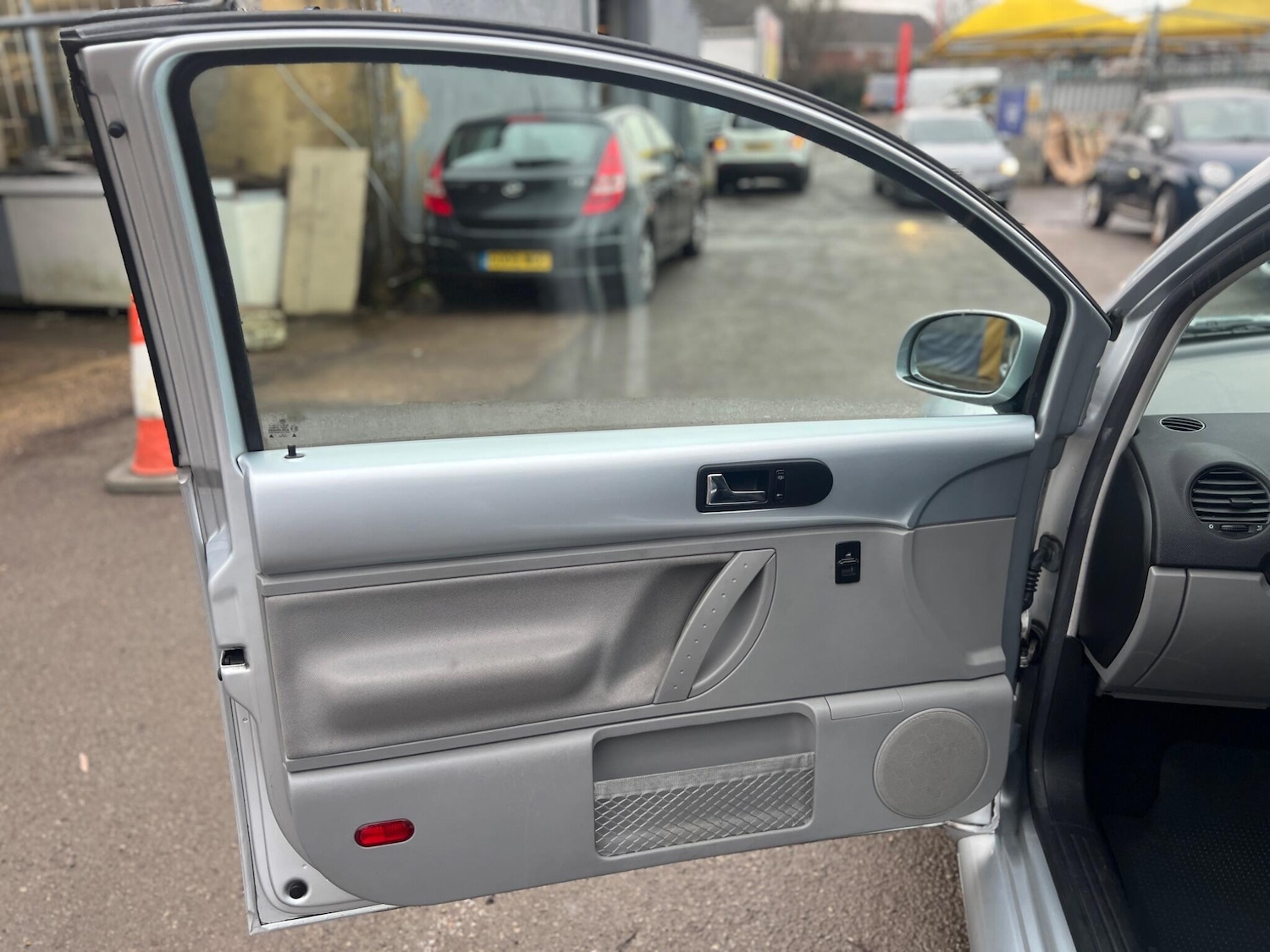 Used Volkswagen Beetle 2005 for sale - 76735468: Photo 15