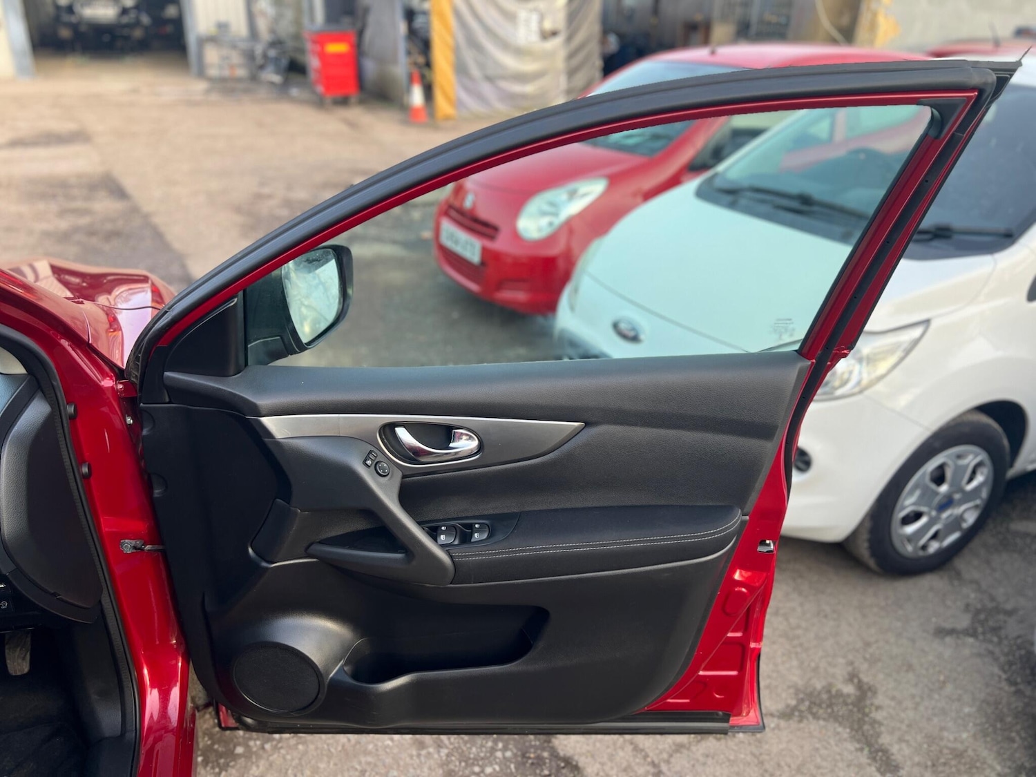 Used Nissan Qashqai 2017 for sale - 77768582: Photo 11