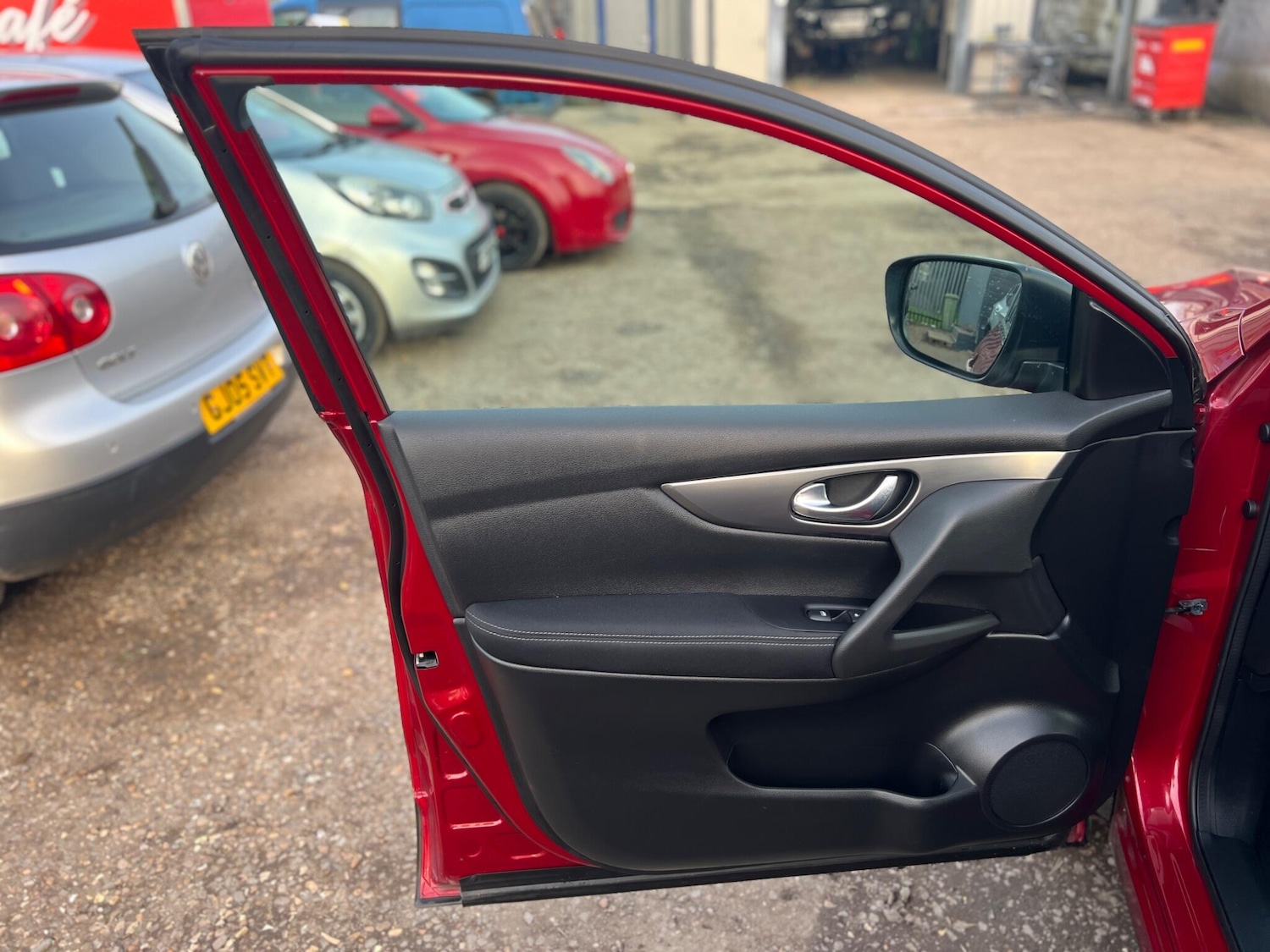 Used Nissan Qashqai 2017 for sale - 77768582: Photo 13