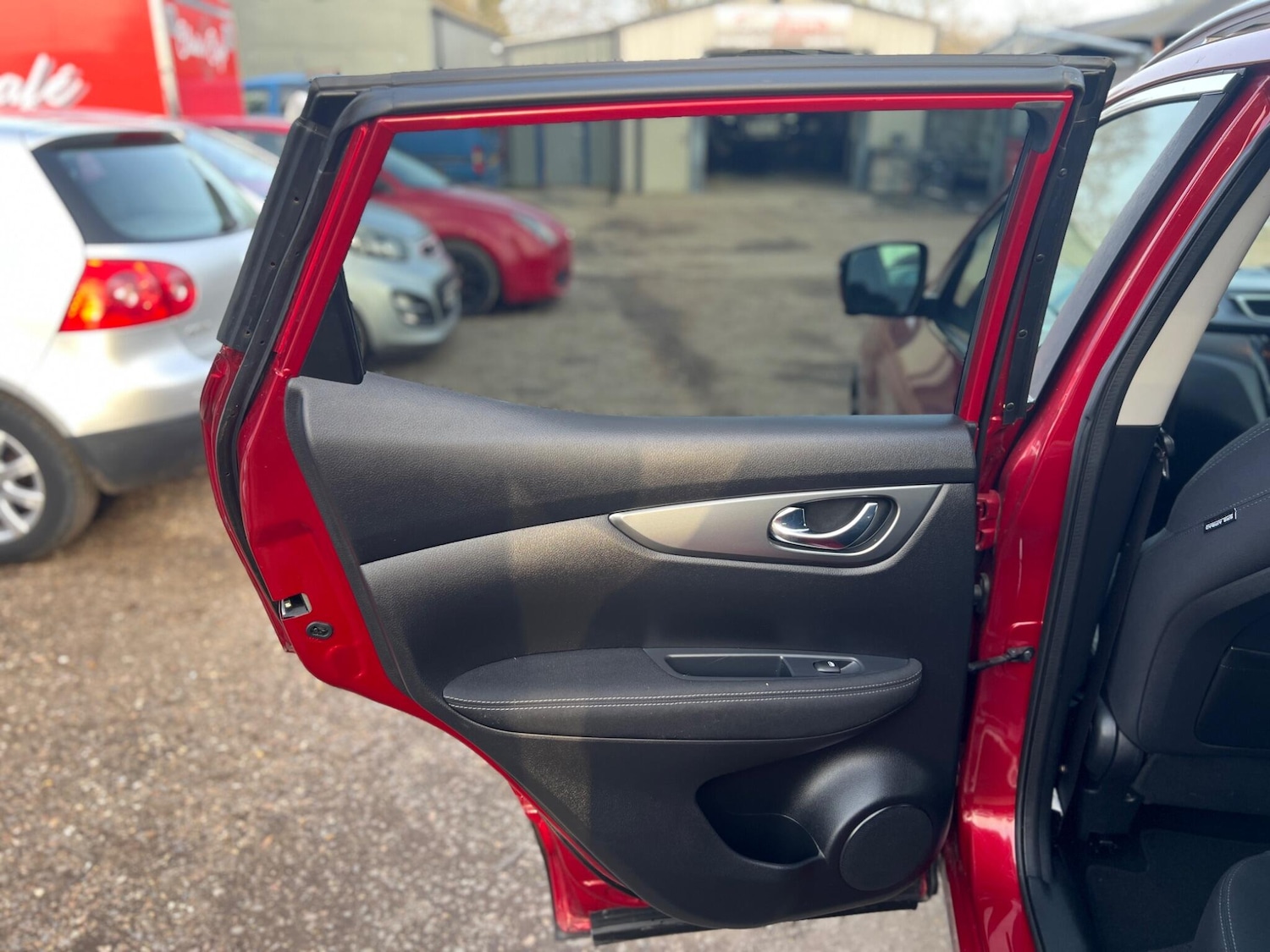 Used Nissan Qashqai 2017 for sale - 77768582: Photo 14