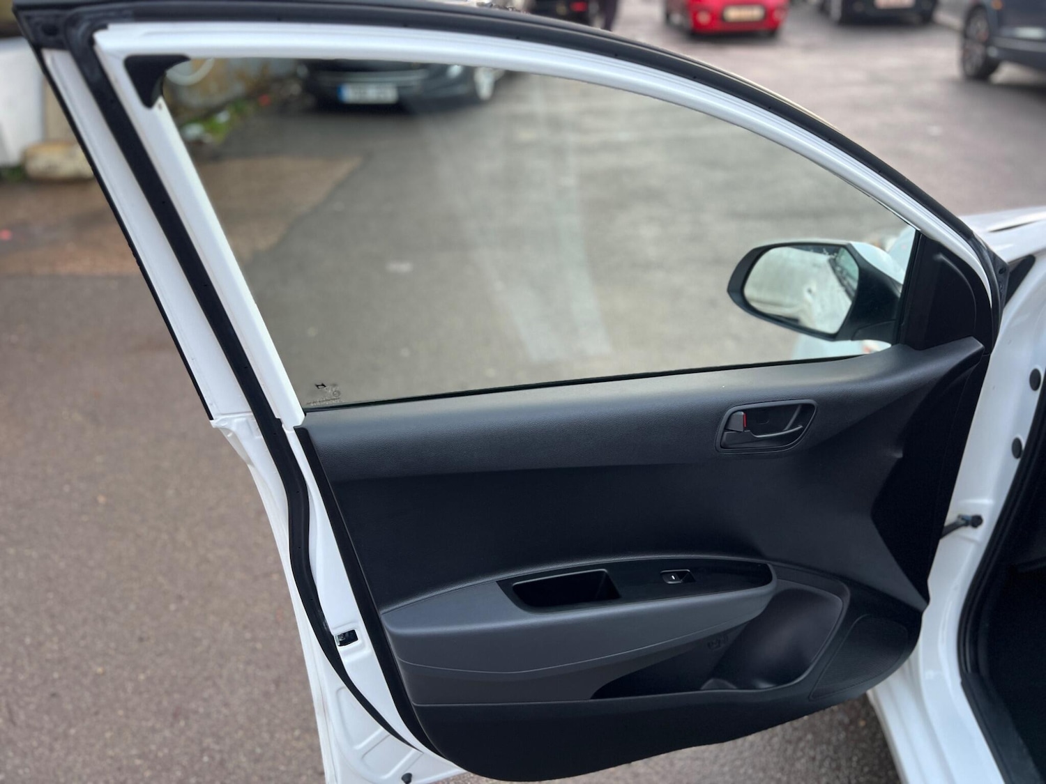 Used Hyundai i10 2018 for sale - 76850221: Photo 23