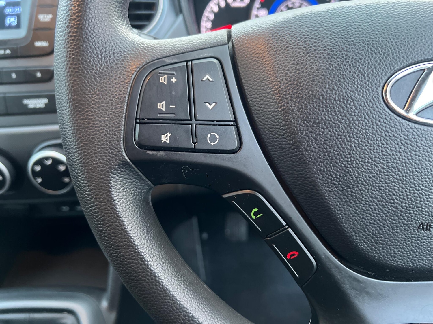 Used Hyundai i10 2018 for sale - 76850221: Photo 24