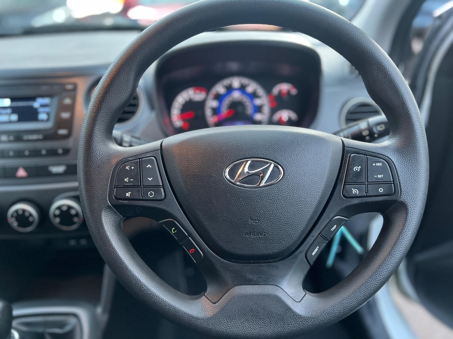 Used Hyundai i10 2018 for sale - 76850221: Photo 25