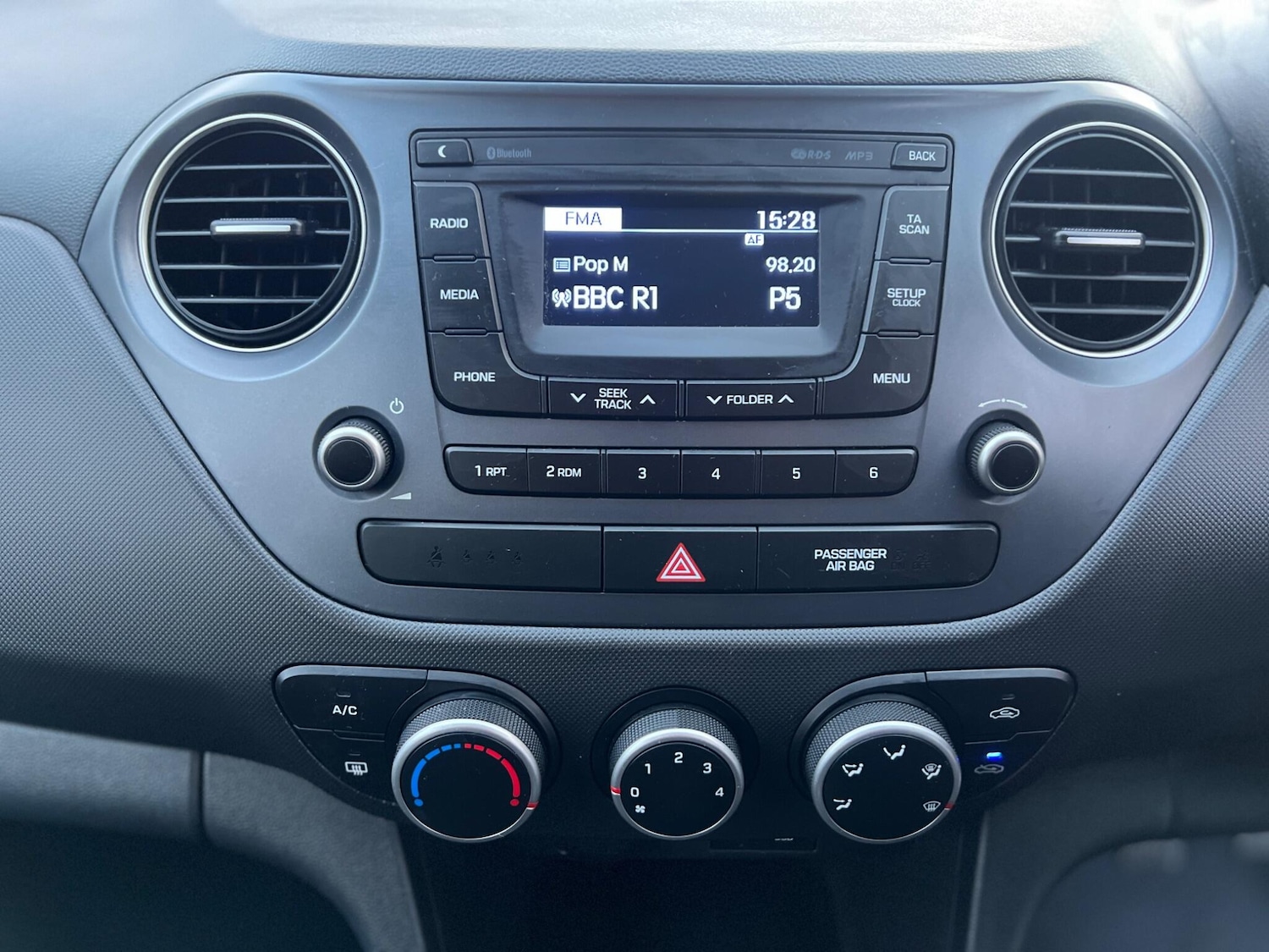 Used Hyundai i10 2018 for sale - 76850221: Photo 29