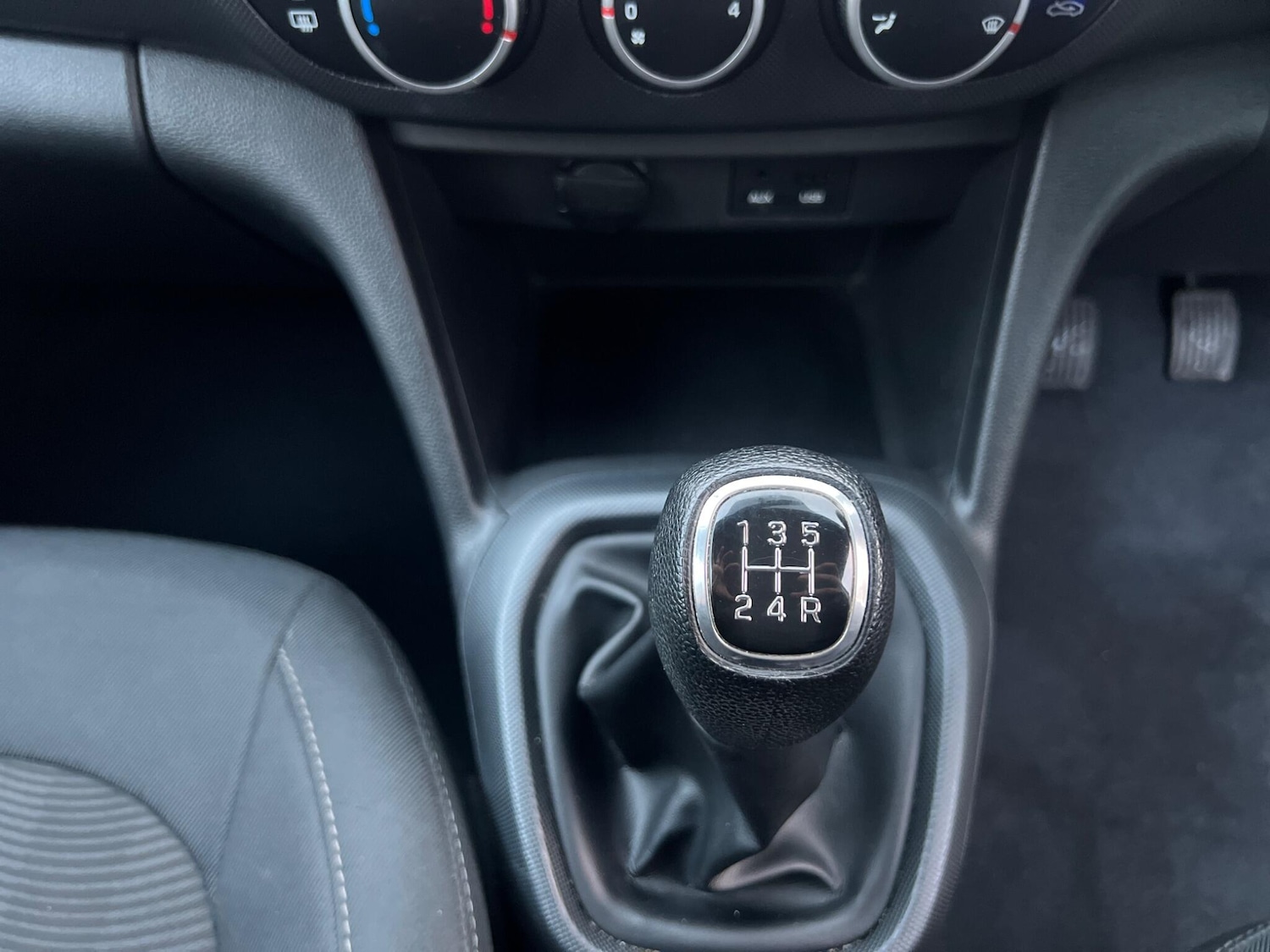 Used Hyundai i10 2018 for sale - 76850221: Photo 32