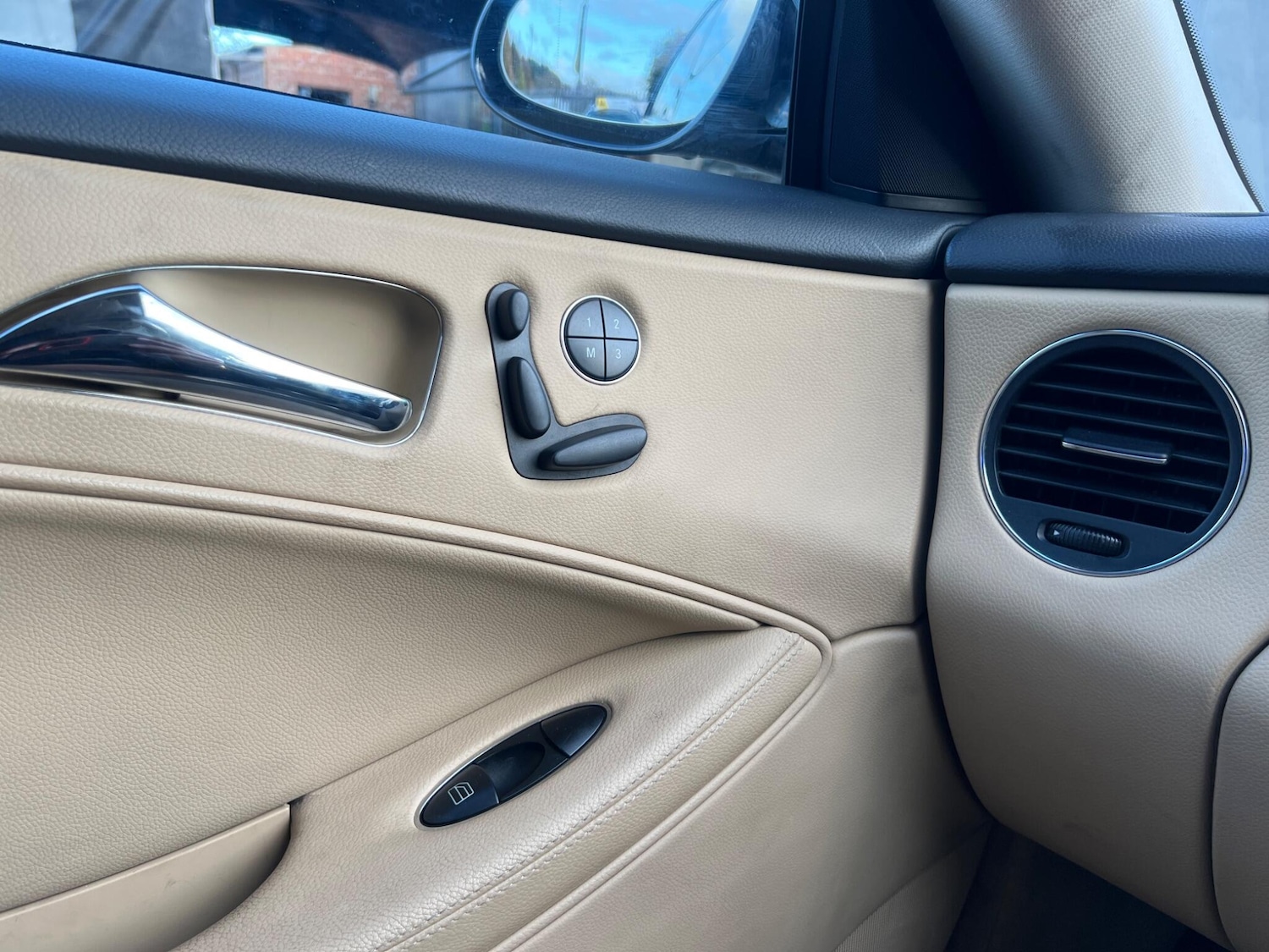 Used Mercedes-Benz CLS 2008 for sale - 76855662: Photo 35