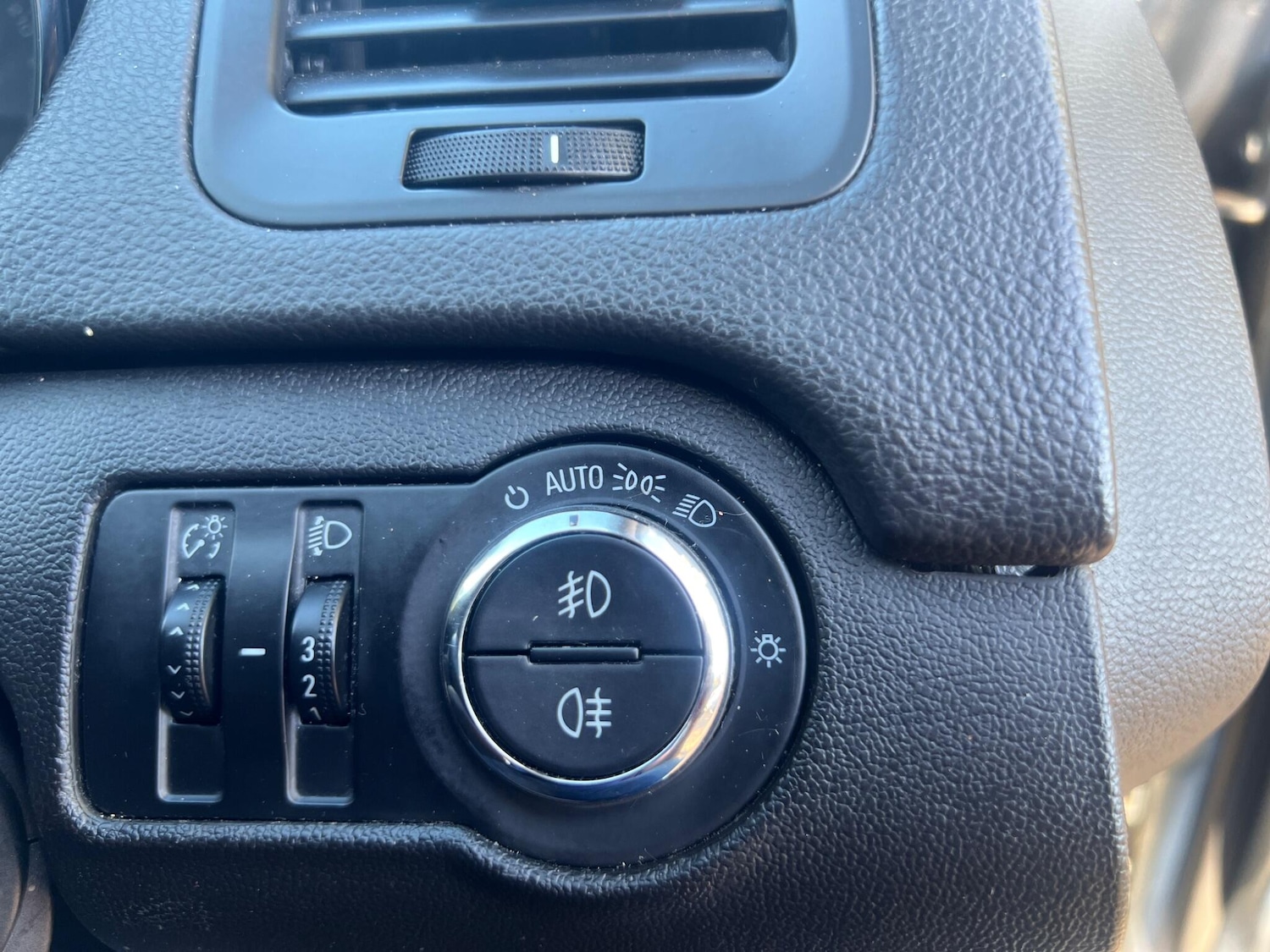 Used Vauxhall Insignia 2011 for sale - 78170893: Photo 25