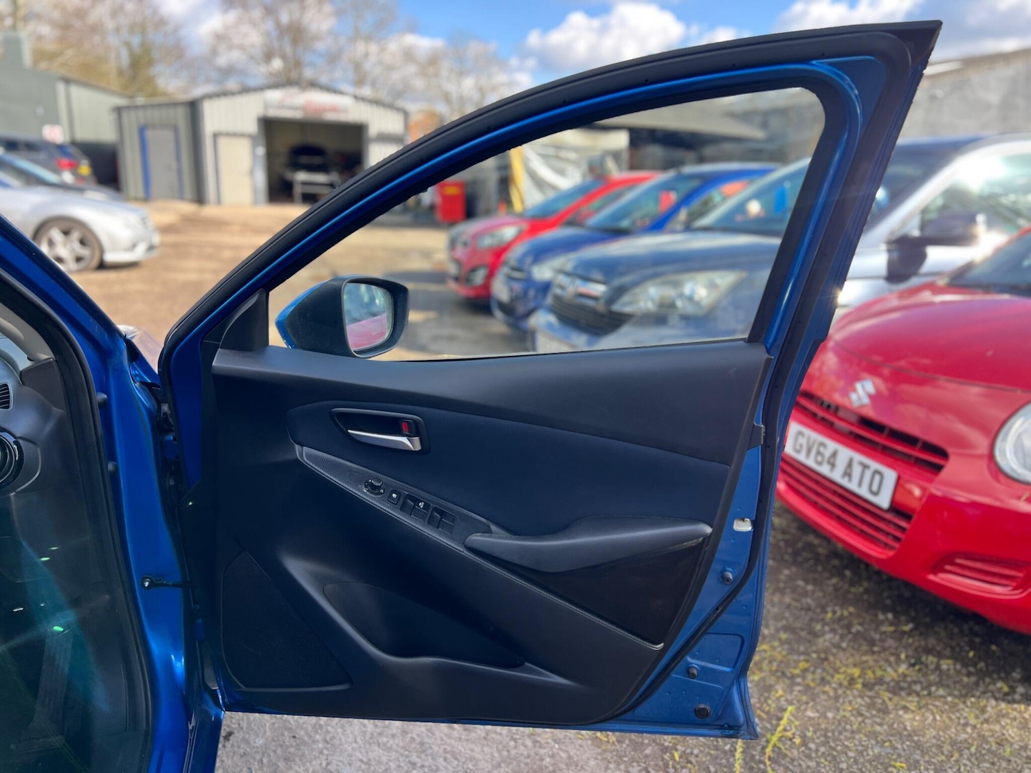 Used Renault Captur for sale - 77893120: Photo 11