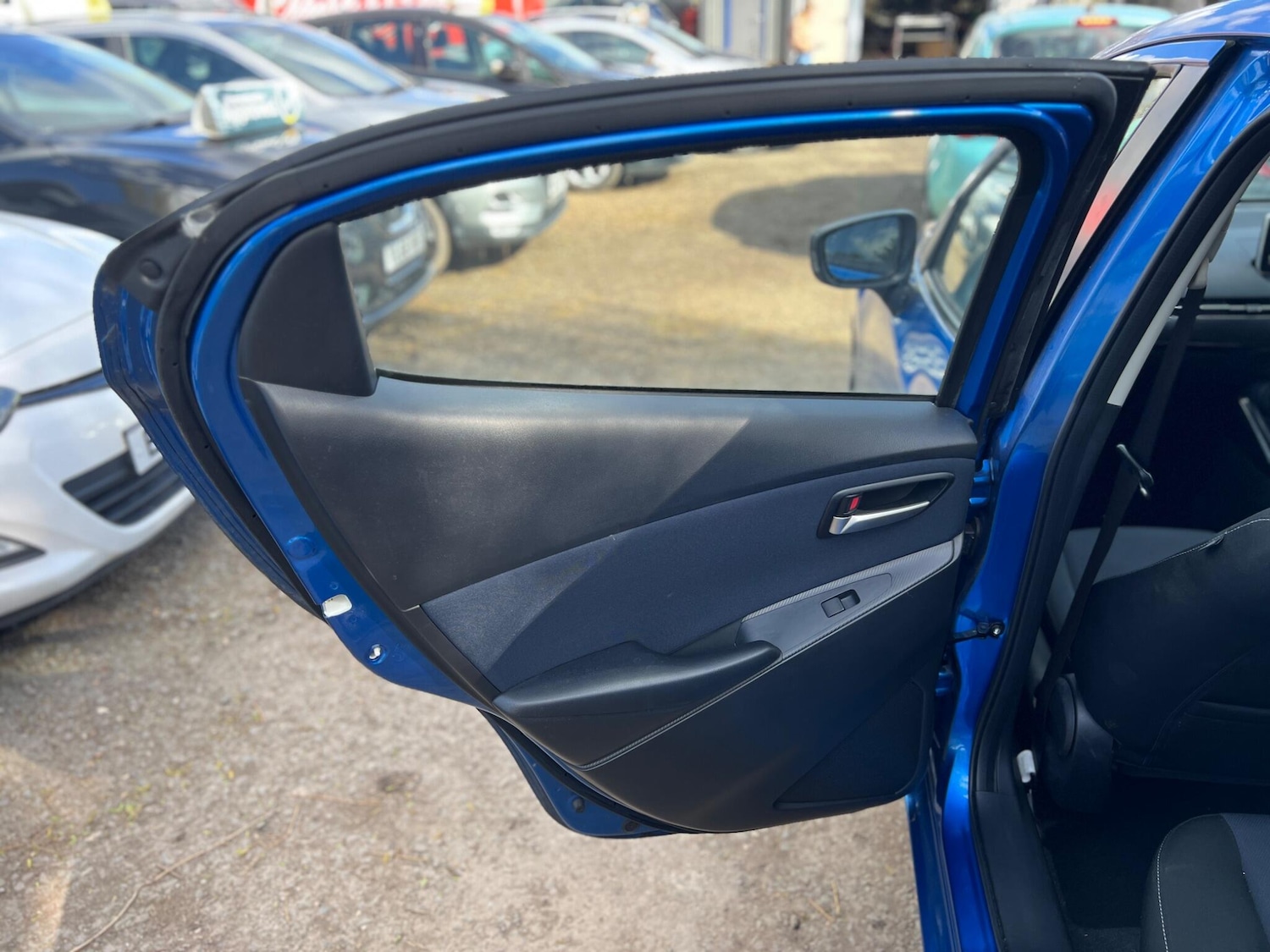 Used Renault Captur for sale - 77893120: Photo 12