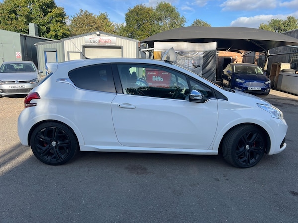 Used Peugeot 208 2017 for sale - 75646245: Photo 8