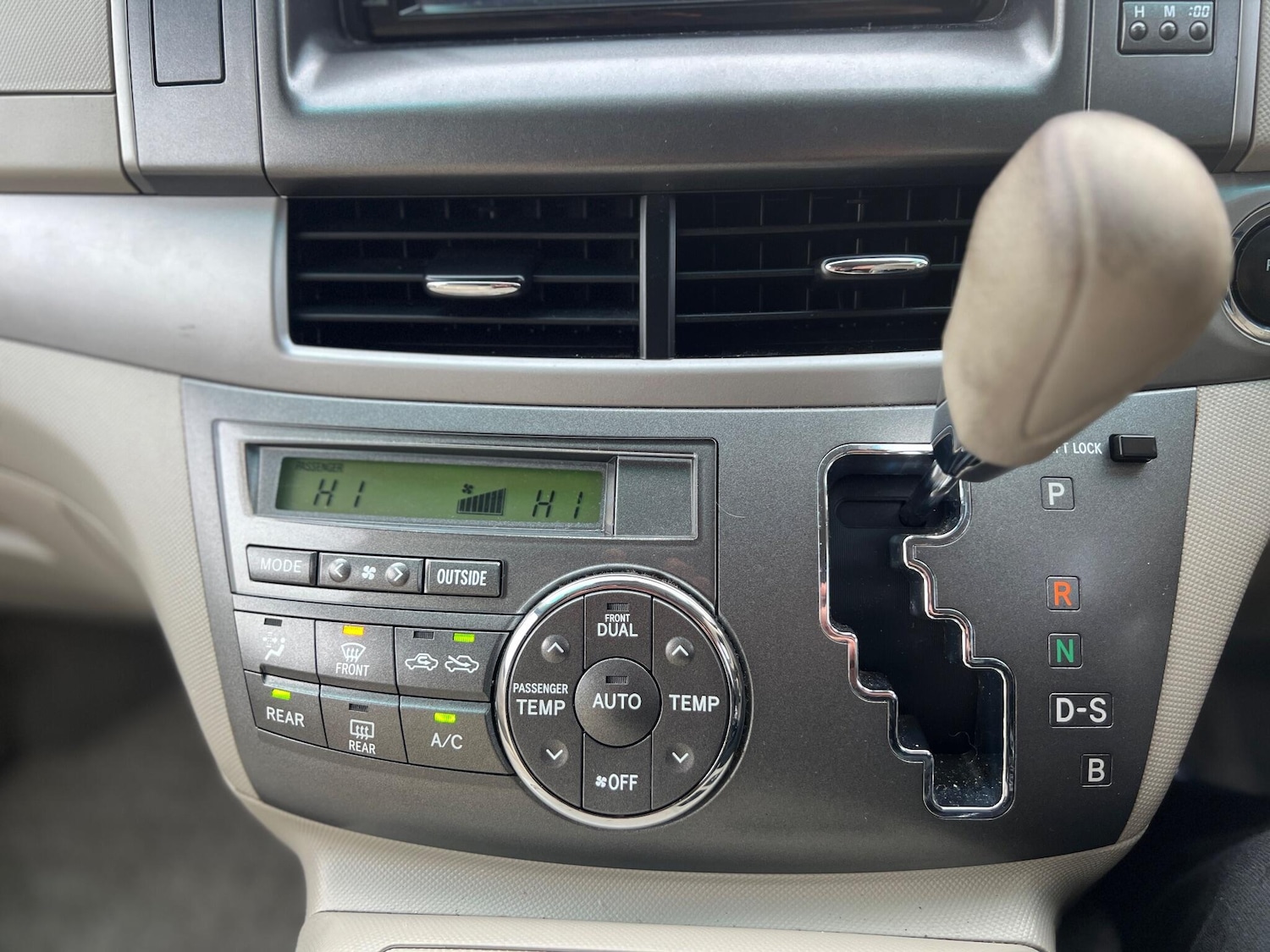 Used Toyota Estima 2023 for sale - 77016266: Photo 33