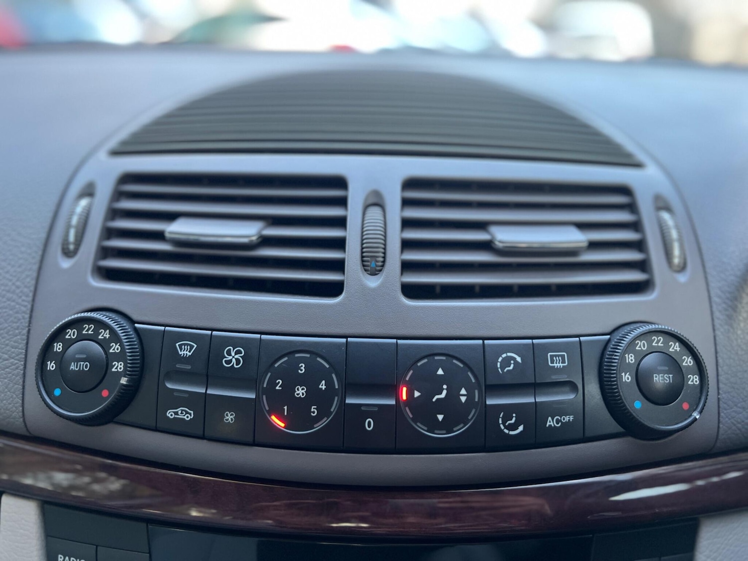 Used Mercedes-Benz E Class for sale - 76728203: Photo 27