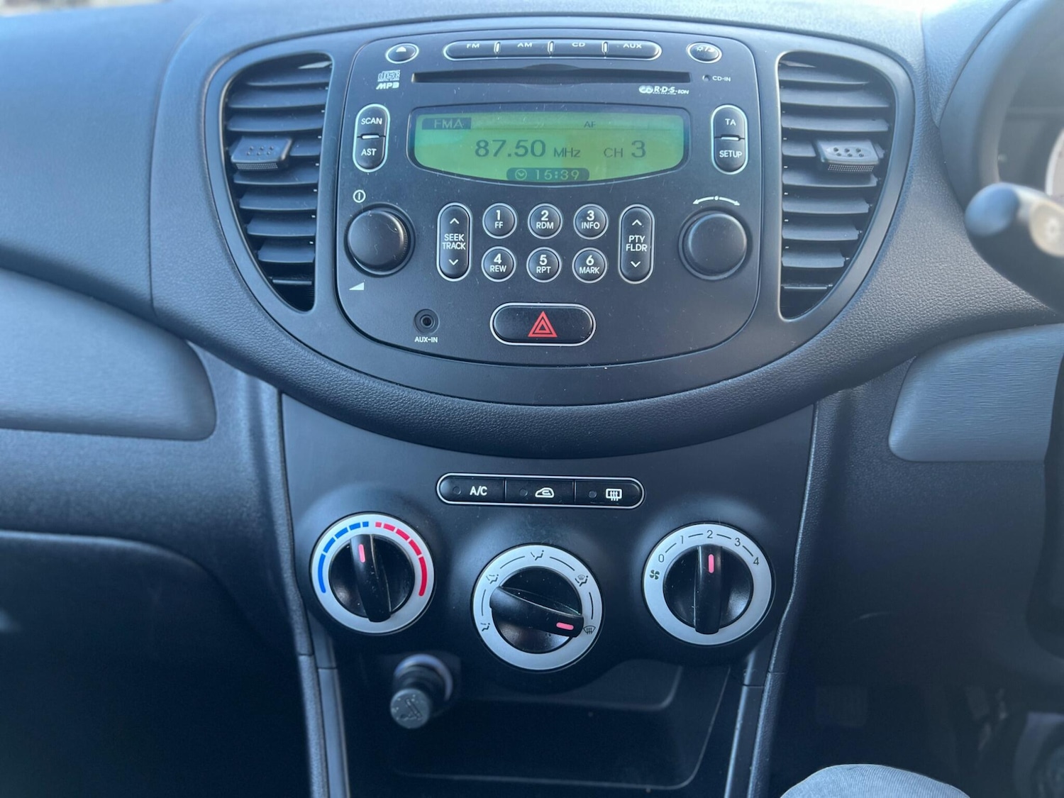 Used Hyundai i10 for sale - 77267874: Photo 28