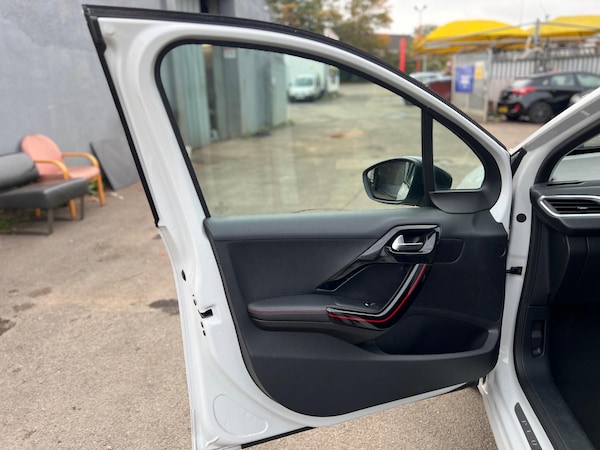 Used Peugeot 208 2016 for sale - 76151499: Photo 13
