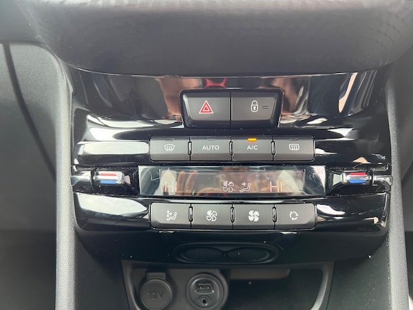 Used Peugeot 208 2016 for sale - 76151499: Photo 28