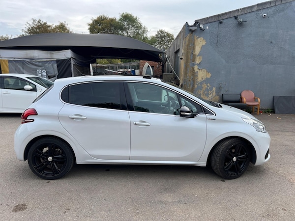 Used Peugeot 208 2016 for sale - 76151499: Photo 8