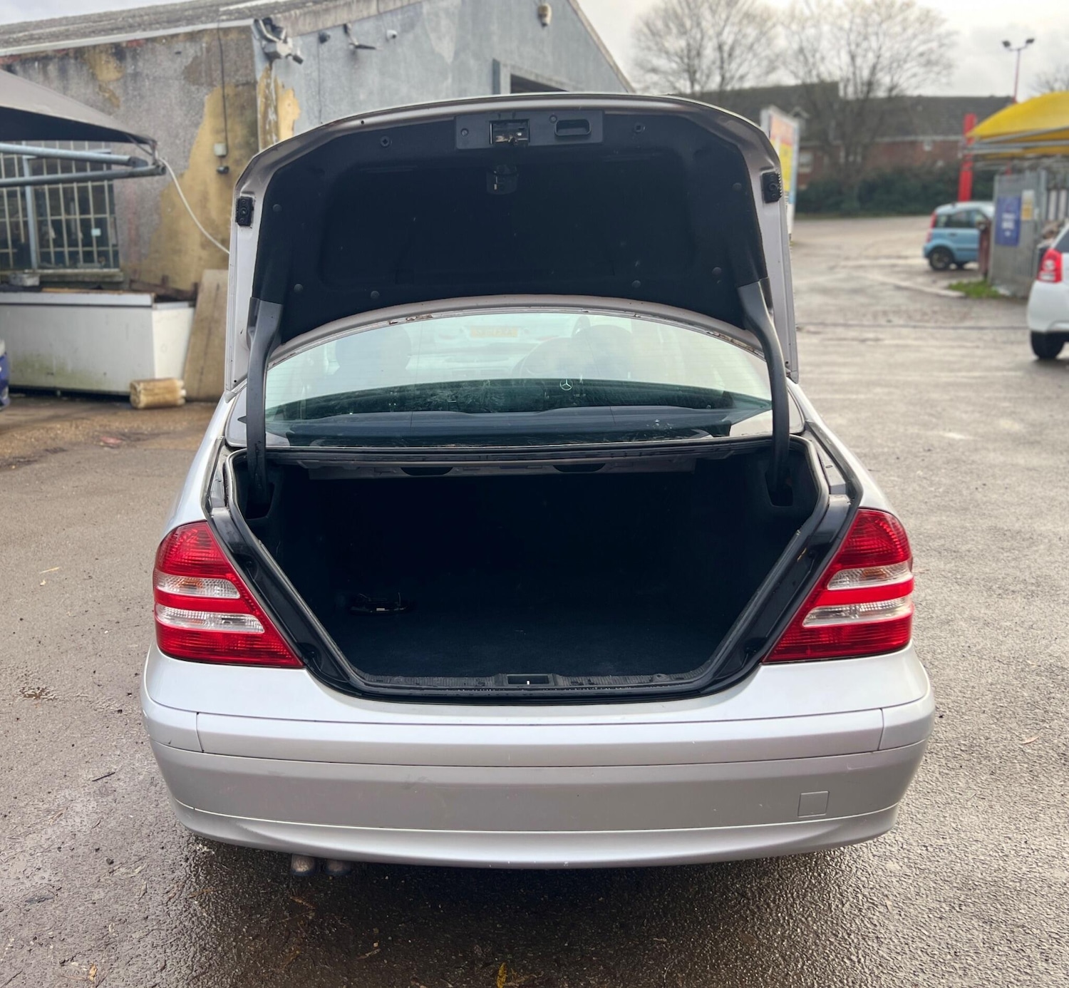 Used Mercedes-Benz C Class 2005 for sale - 76925926: Photo 17