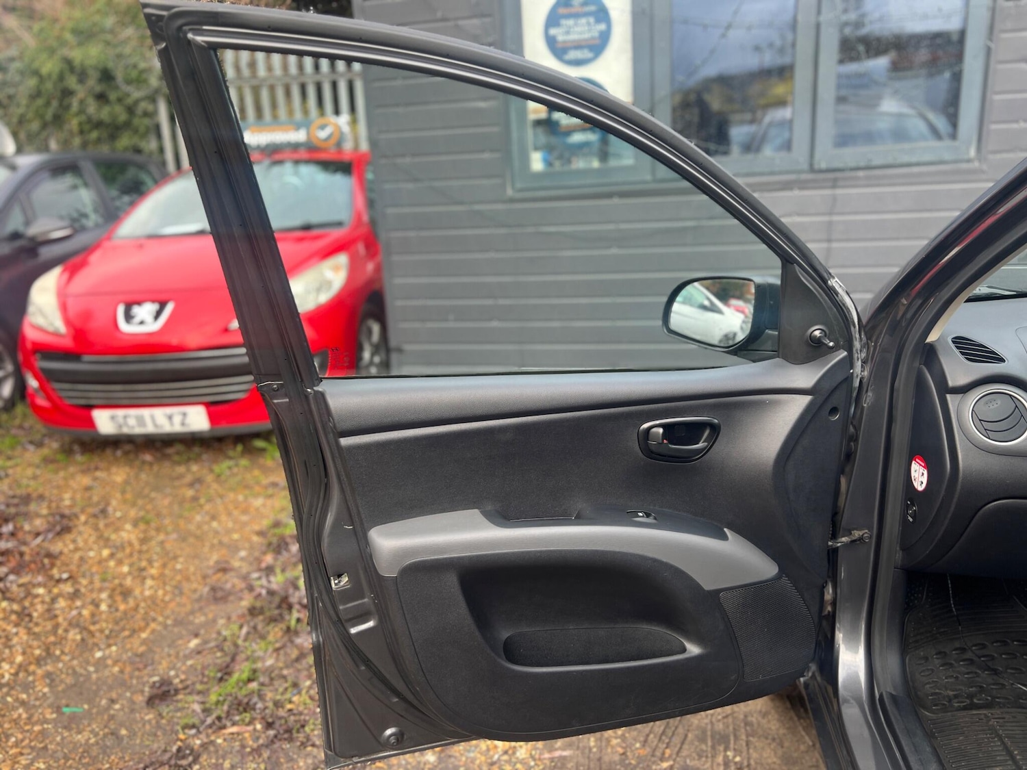 Used Hyundai i10 2013 for sale - 77238619: Photo 11