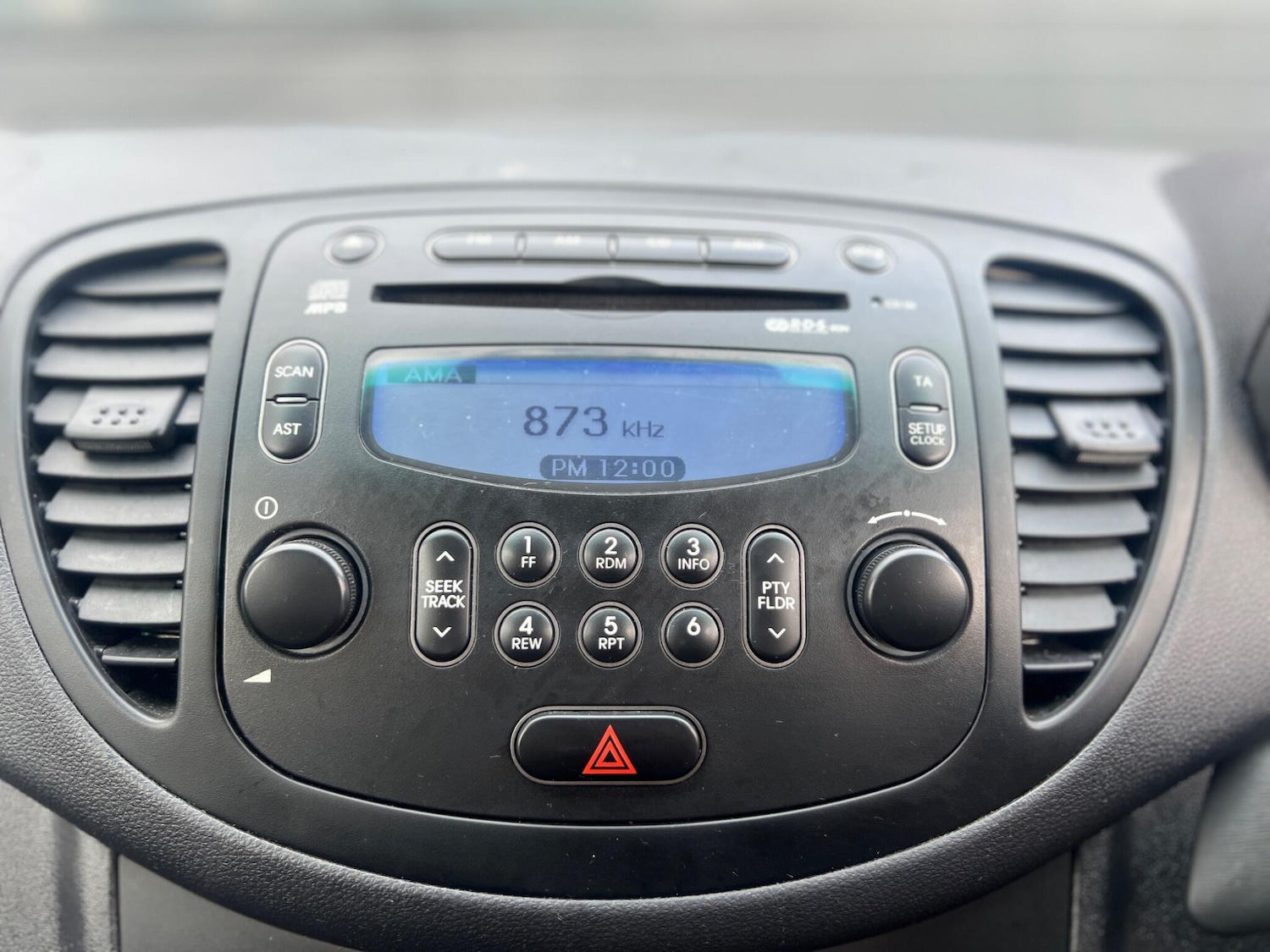 Used Hyundai i10 2013 for sale - 77238619: Photo 13