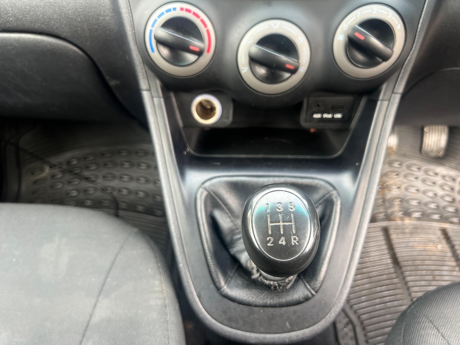 Used Hyundai i10 2013 for sale - 77238619: Photo 17