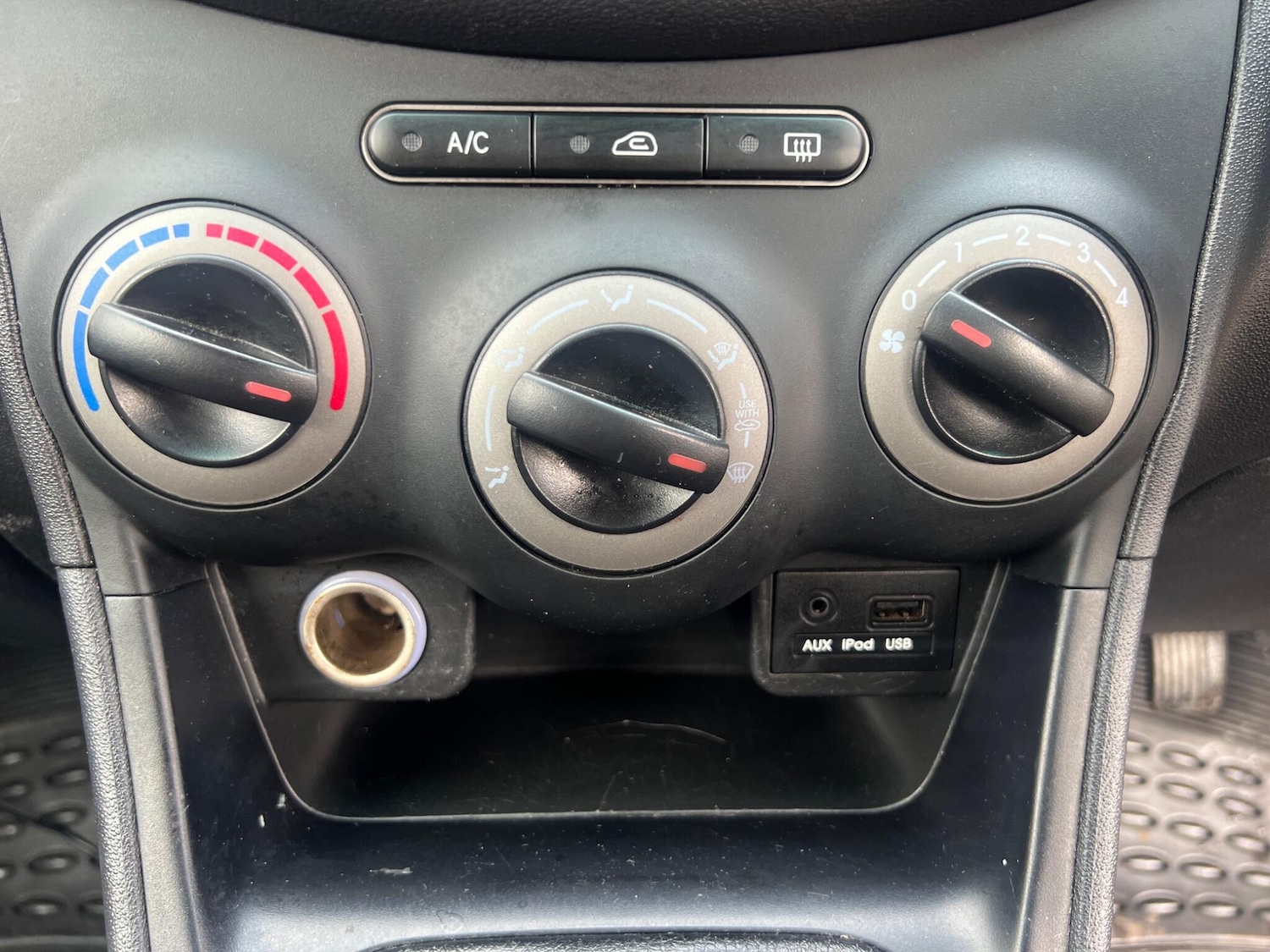 Used Hyundai i10 2013 for sale - 77238619: Photo 18