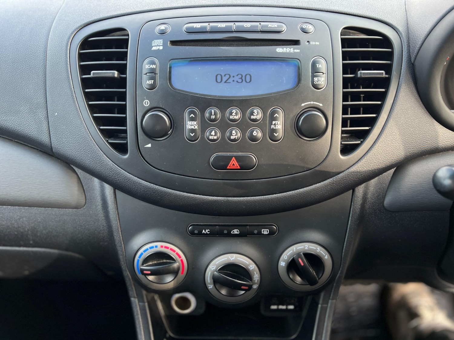 Used Hyundai i10 2013 for sale - 77709744: Photo 21