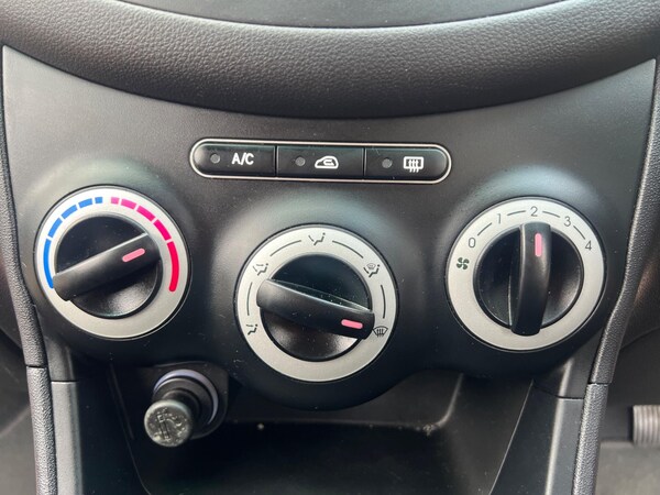 Used Hyundai i10 2009 for sale - 76227608: Photo 28