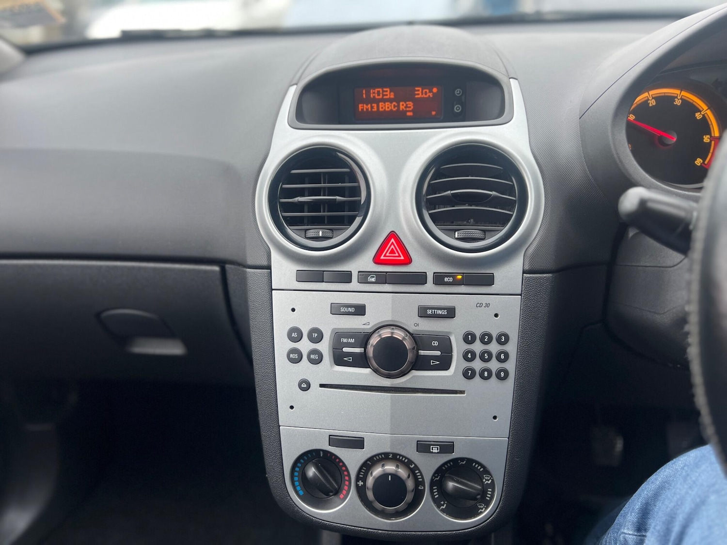 Used Vauxhall Corsa 2011 for sale - 77156292: Photo 24