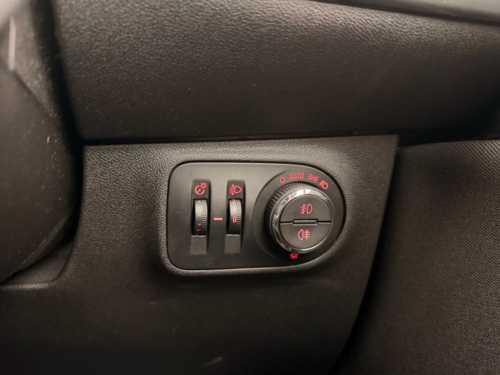 Used Vauxhall Corsa 2015 for sale - 77422025: Photo 36