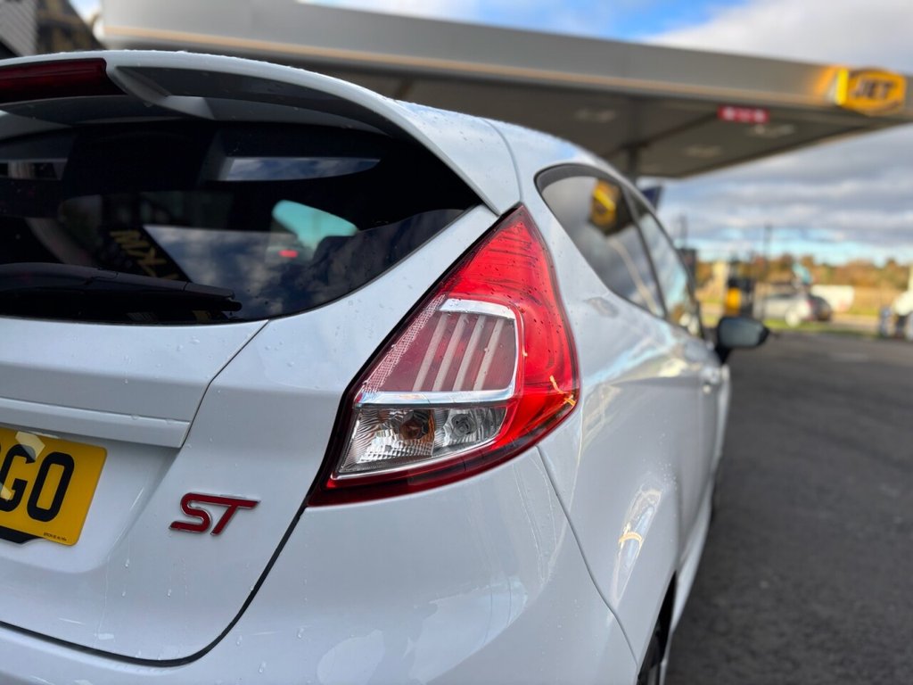 Used Ford Fiesta 2015 for sale - 76375949: Photo 17