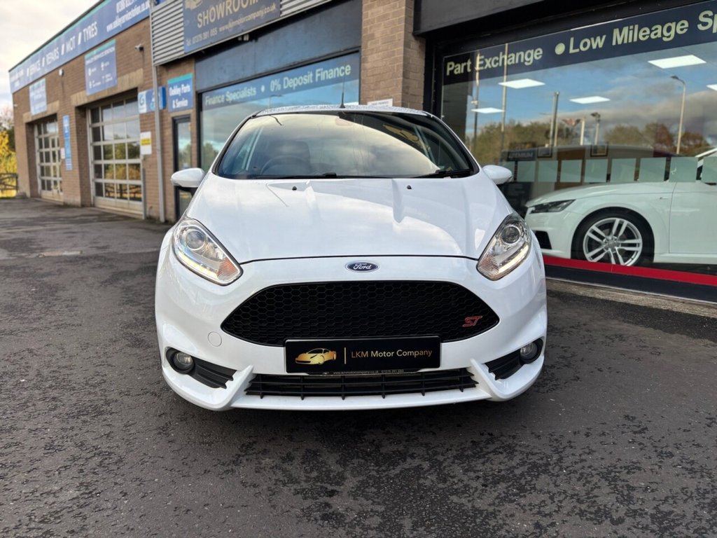 Used Ford Fiesta 2015 for sale - 76375949: Photo 2