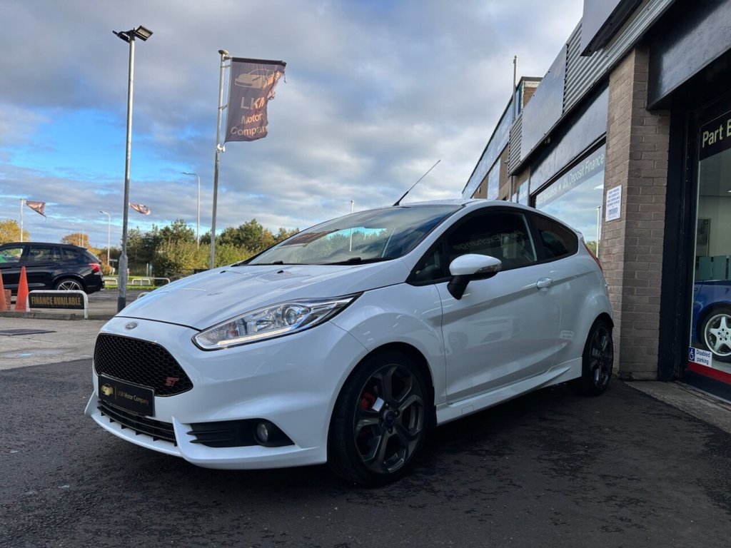 Used Ford Fiesta 2015 for sale - 76375949: Photo 3