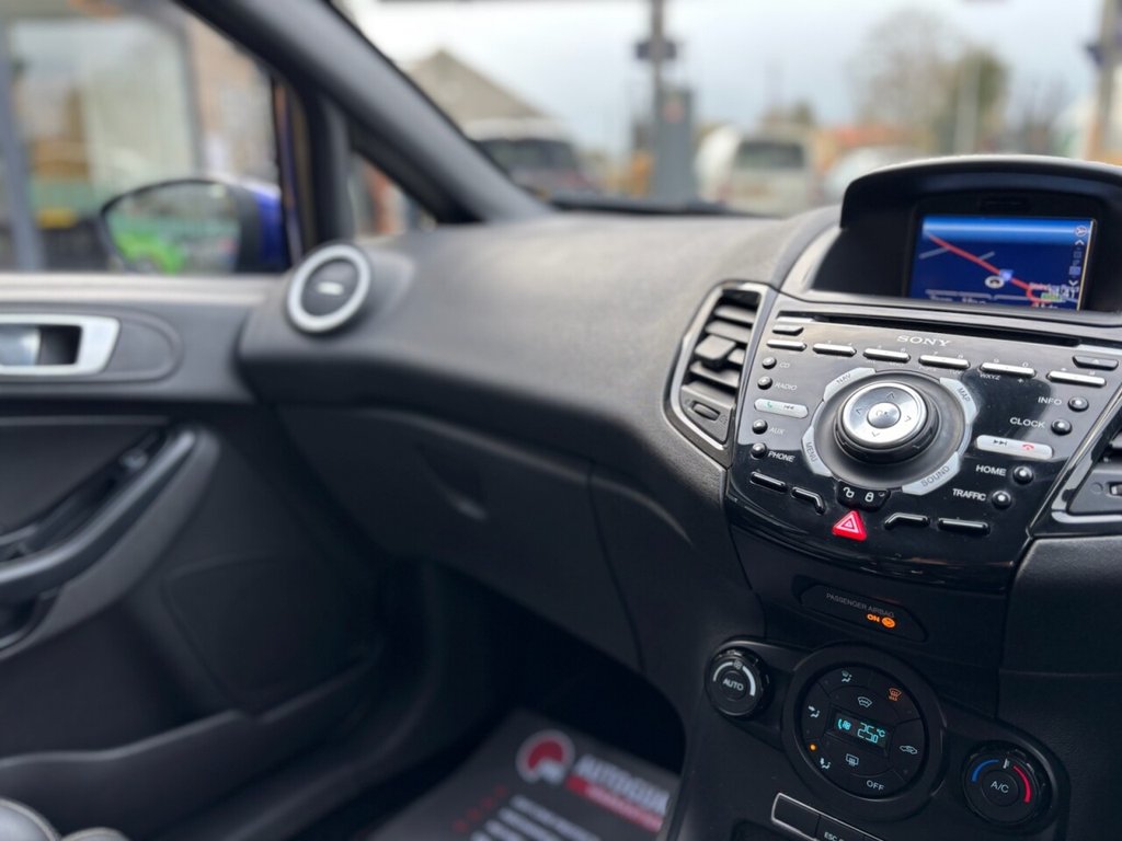 Used Ford Fiesta 2015 for sale - 76454069: Photo 36