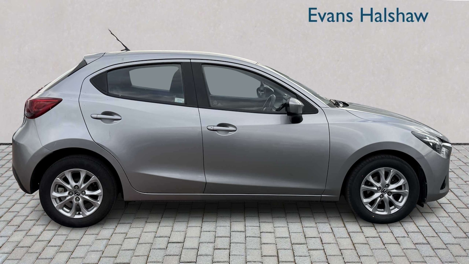 Used Mazda Mazda2 2015 for sale - 78209243: Photo 3