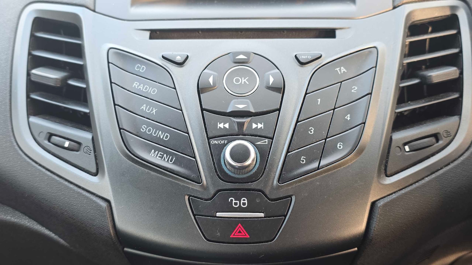 Used Ford Fiesta 2015 for sale - 76746194: Photo 10