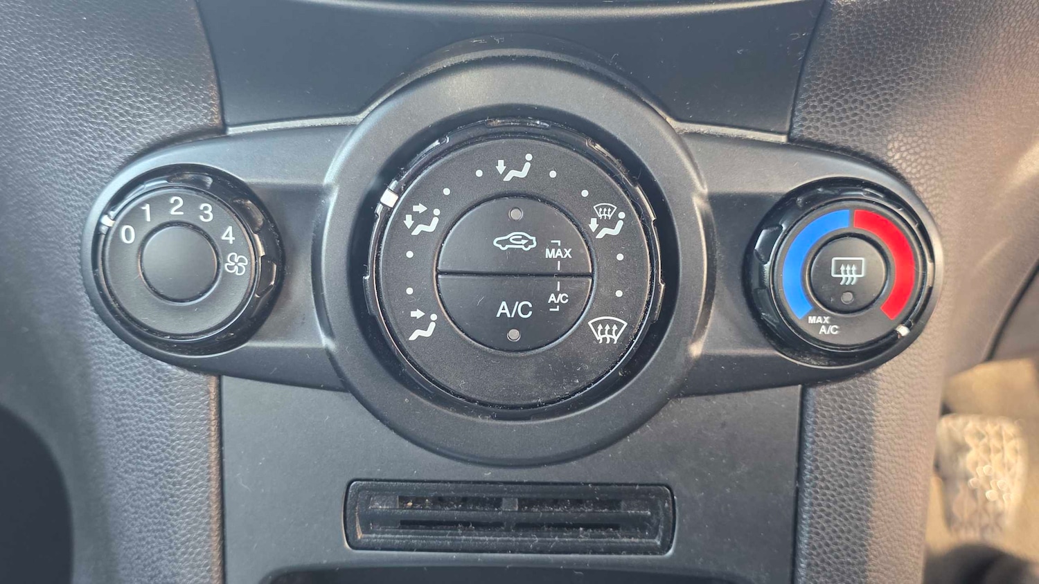 Used Ford Fiesta 2015 for sale - 76746194: Photo 12