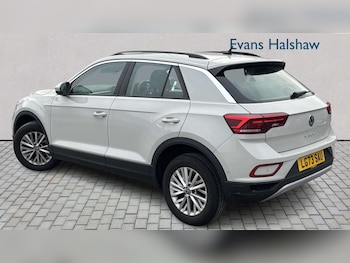 Used Volkswagen T-Roc 2024 for sale - 77698697: Photo