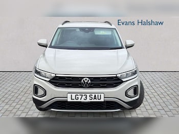 Used Volkswagen T-Roc 2024 for sale - 77698697: Photo