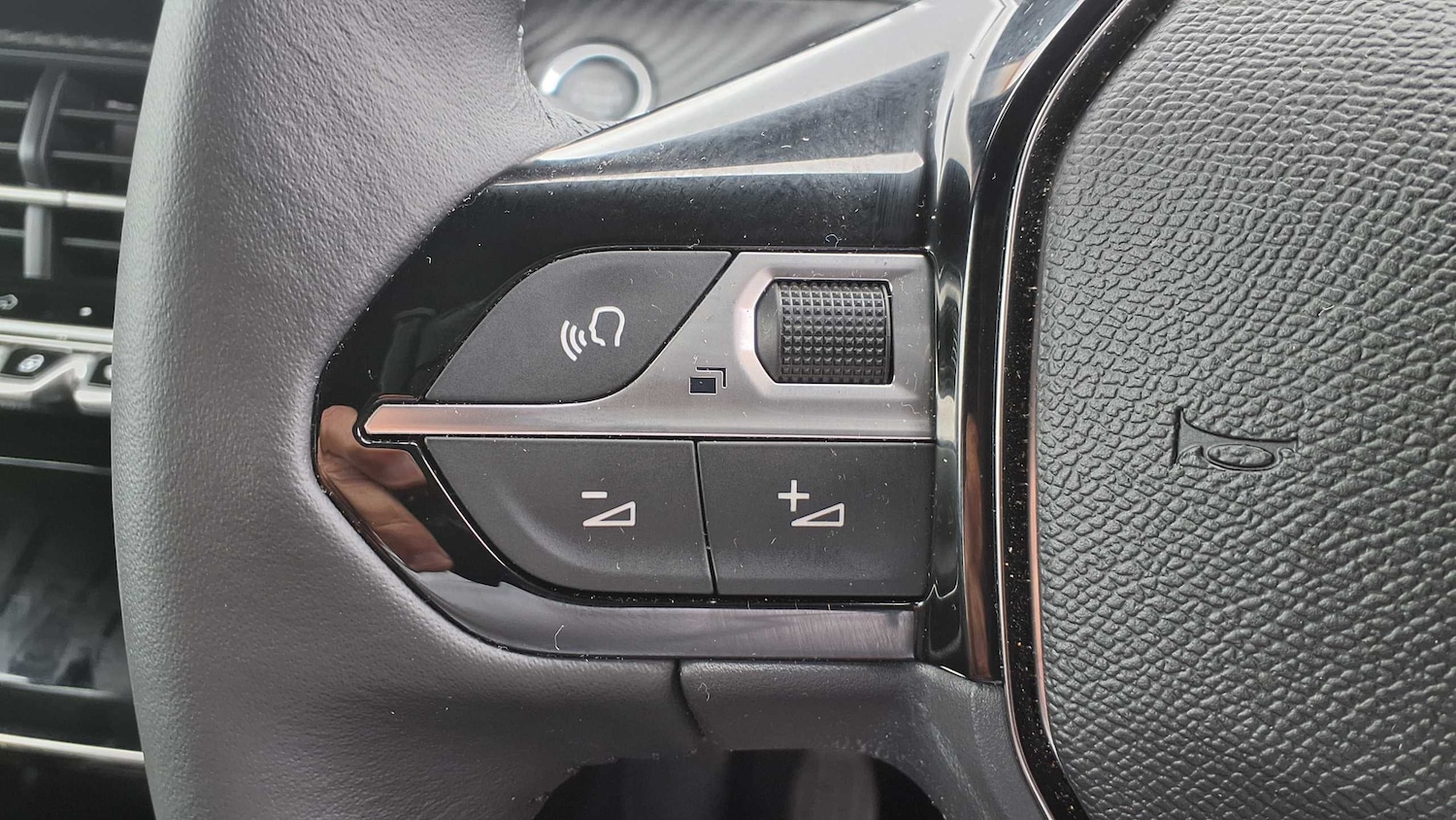 Used Peugeot 2008 2023 for sale - 75812619: Photo 31