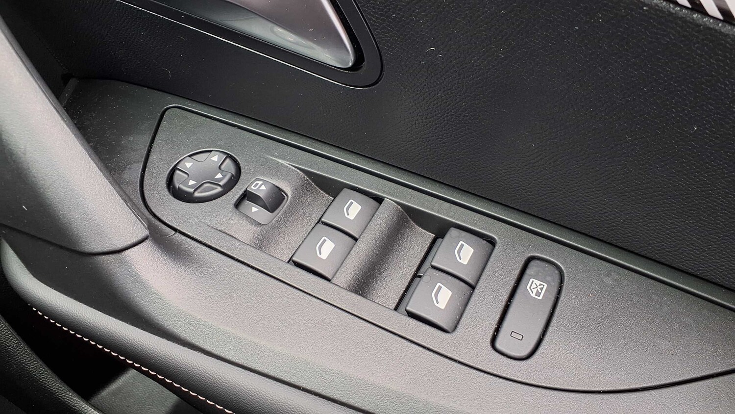 Used Peugeot 2008 2023 for sale - 75812619: Photo 33