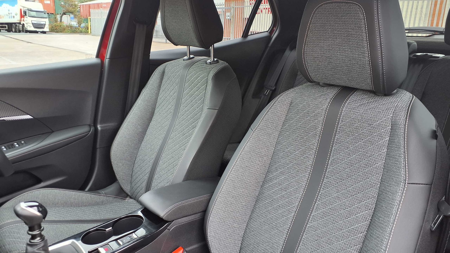 Used Peugeot 2008 2023 for sale - 75812619: Photo 35