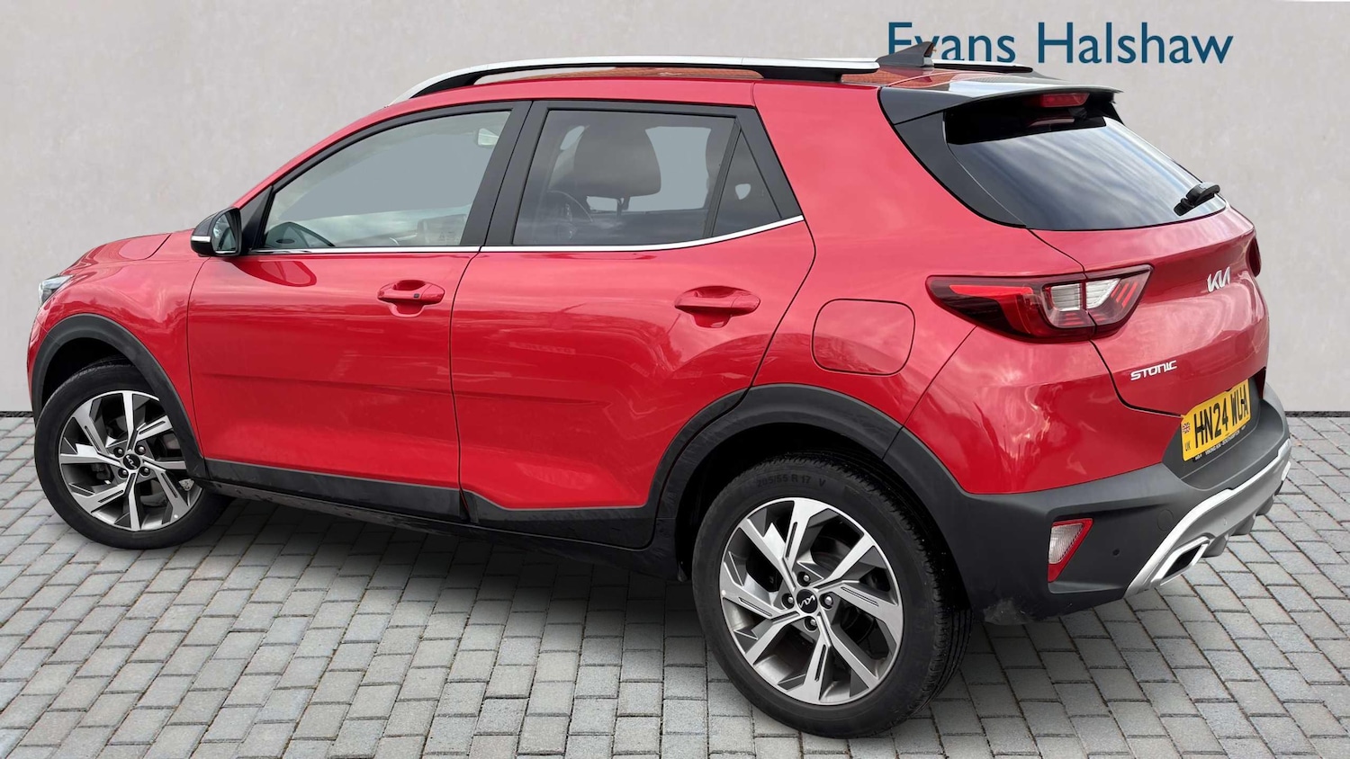 Used Kia Stonic 2024 for sale - 76842907: Photo 2