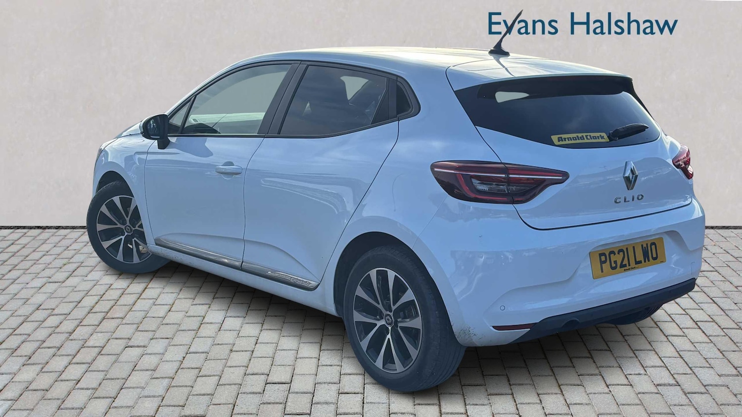 Used Renault Clio 2021 for sale - 77361475: Photo 2