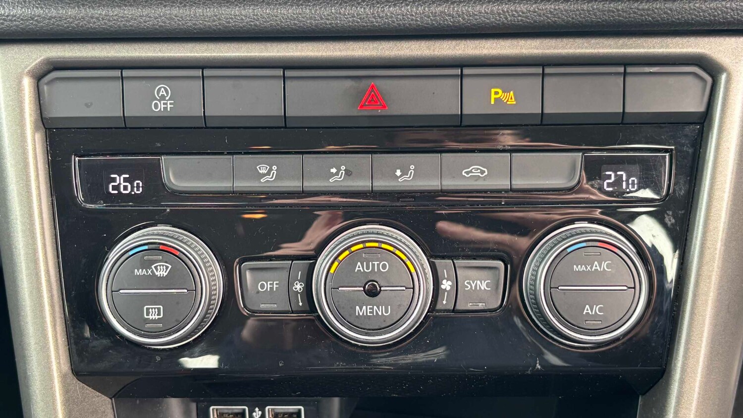 Used Volkswagen T-Roc for sale - 76435588: Photo 11