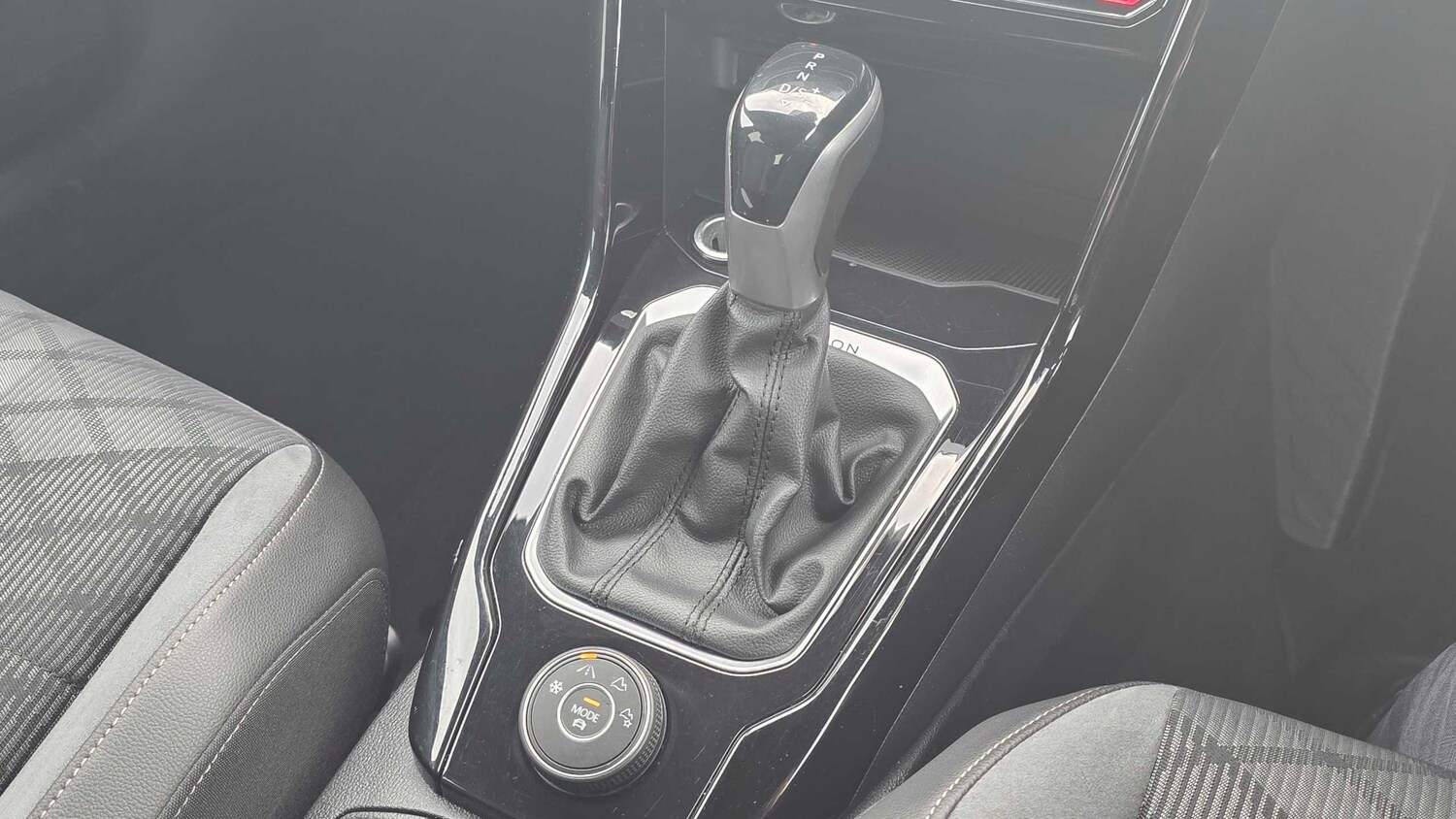 Used Volkswagen T-Roc 2022 for sale - 77553252: Photo 16